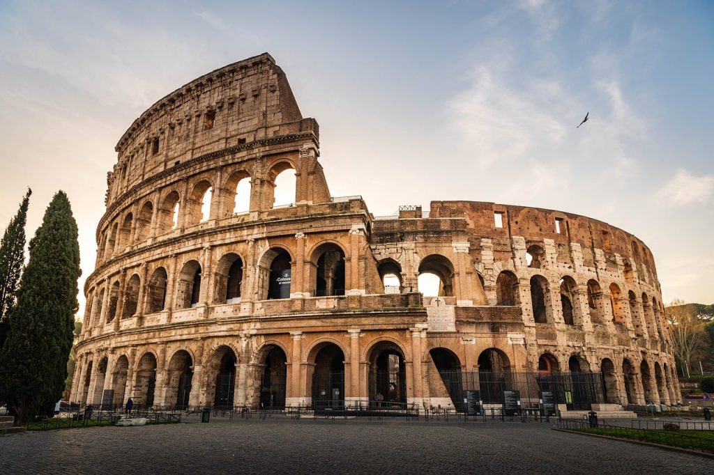 Colosseum i Rom i aftensol